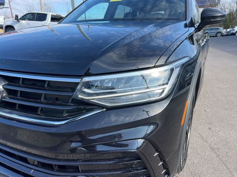 Used 2022 Volkswagen Tiguan SE R-Line image 9