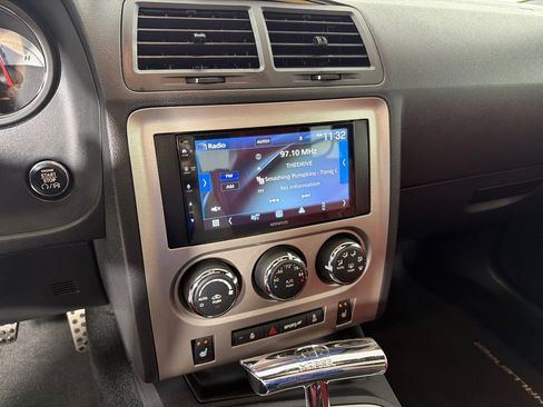 Used 2014 Dodge Challenger SRT8 w/ Harman/Kardon Audio Group RWD image 17