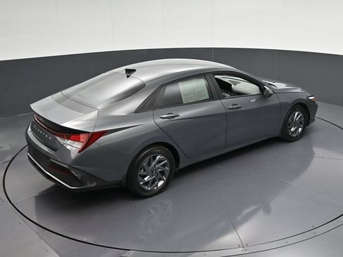 Used 2024 Hyundai Elantra SEL FWD image 21