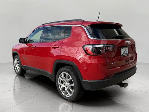 Used 2023 Jeep Compass Latitude w/ Sun and Sound Group AWD/4WD image 9