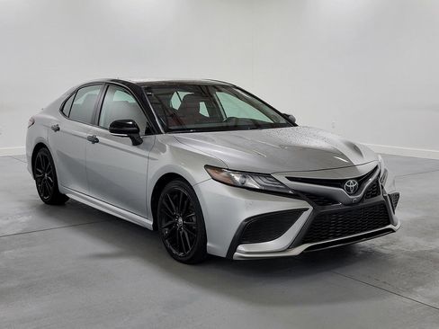 Used 2022 Toyota Camry XSE w/ Navigation Package FWD image 2