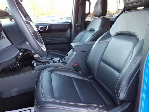Used 2025 Ford Bronco Badlands image 13