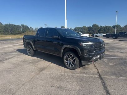 Used 2024 Chevrolet Colorado Z71 w/ Z71 Convenience Package 2