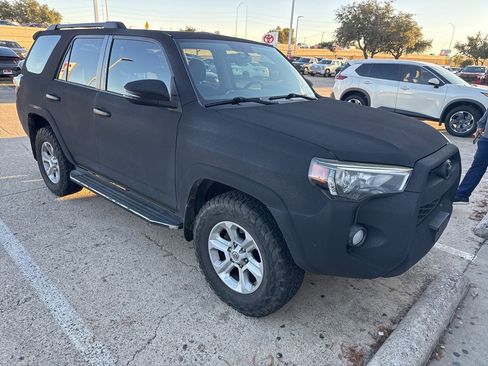 Used 2017 Toyota 4Runner SR5 Premium image 2