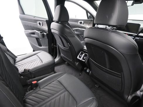 Certified 2025 Kia Sorento SX Prestige AWD/4WD image 22