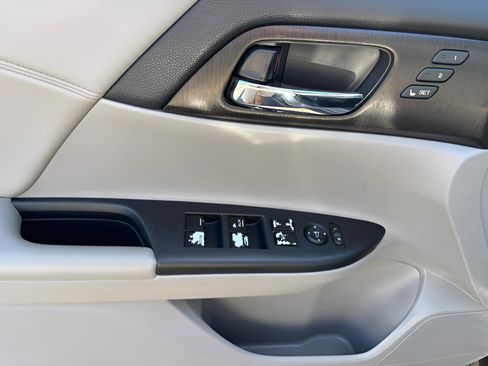 Used 2014 Honda Accord EX-L image 17