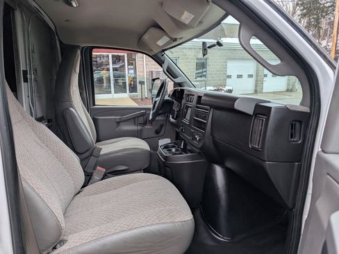 Used 2017 Chevrolet Express 3500 image 14