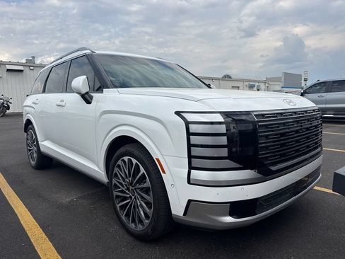 Used 2026 Hyundai Palisade Calligraphy FWD image 2