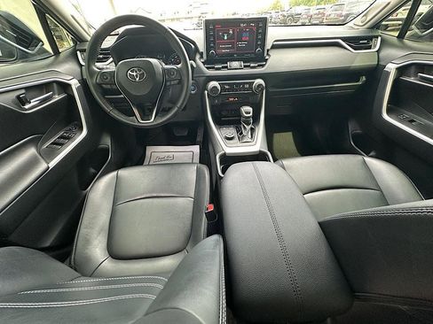 Certified 2021 Toyota RAV4 XLE Premium AWD/4WD image 17