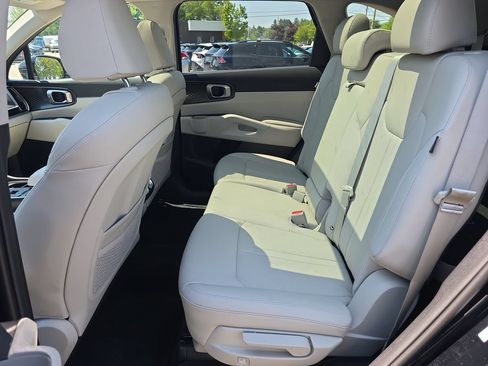 Certified 2025 Kia Sorento S w/ Panoramic Sunroof Package AWD/4WD image 25