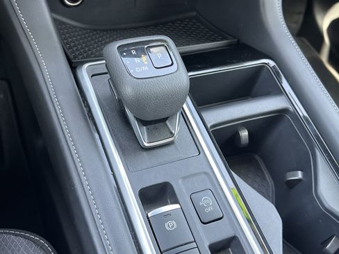 Used 2025 Nissan Pathfinder SV w/ Cargo Package image 33