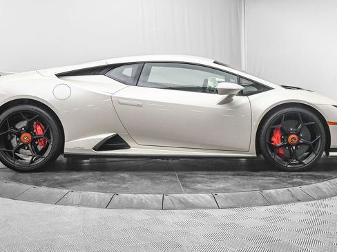 Used 2023 Lamborghini Huracan Tecnica image 8