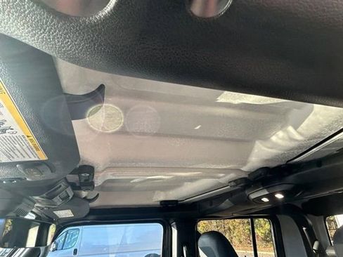 New 2025 Jeep Gladiator Sport image 23