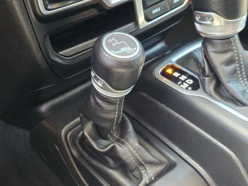 Used 2024 Jeep Wrangler Unlimited Sahara AWD/4WD image 31
