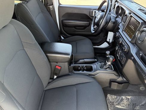 Used 2021 Jeep Wrangler Unlimited Sport w/ Sun And Sound Package AWD/4WD image 10