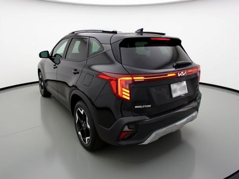 Used 2025 Kia Seltos S image 6