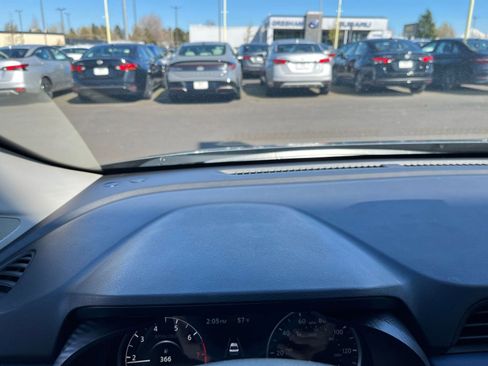 Used 2025 Nissan Versa SV image 32