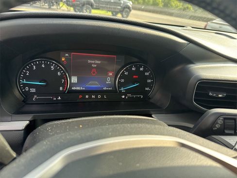 Used 2022 Ford Explorer XLT w/ Equipment Group 202A image 17