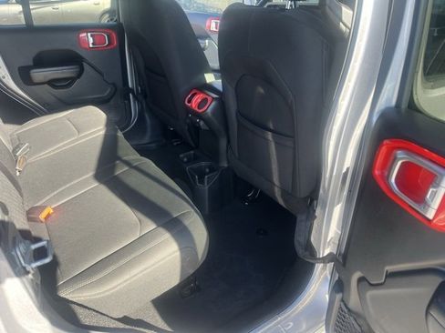 Used 2018 Jeep Wrangler Unlimited Sport S image 34