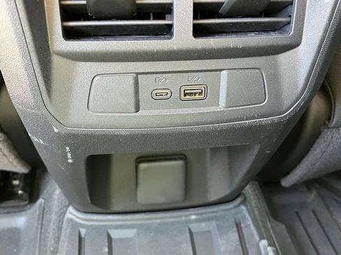 Used 2024 GMC Canyon Denali image 18