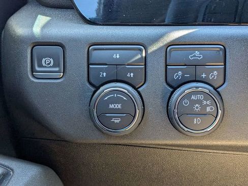 Used 2025 Chevrolet Silverado 2500 LT AWD/4WD image 19