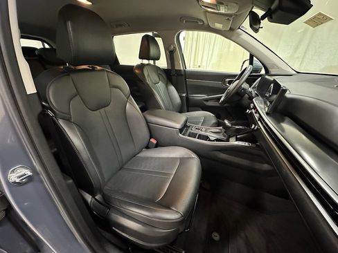 Used 2024 Kia Sorento S image 18