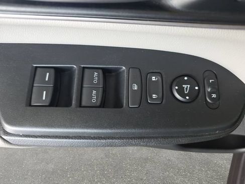 Used 2018 Honda CR-V Touring image 27