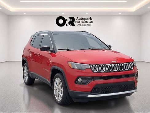 Used 2025 Jeep Compass Limited AWD/4WD image 1