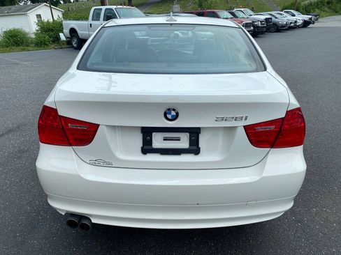 Used 2011 BMW 328i xDrive Sedan w/ Premium Pkg 2 AWD/4WD image 4