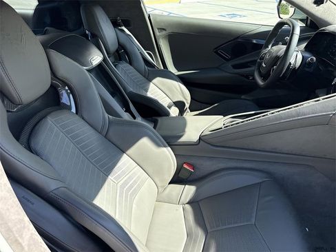 Used 2024 Chevrolet Corvette Stingray Premium Cpe w/ Z51 Performance Package image 23