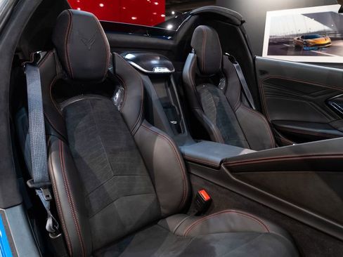 Used 2025 Chevrolet Corvette Z06 image 31