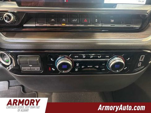 Used 2025 GMC Sierra 1500 SLT image 18