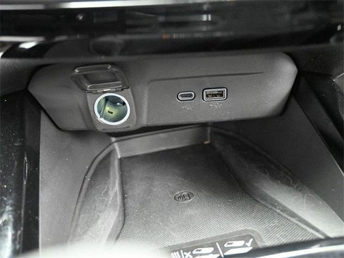 Certified 2025 Chevrolet Trax RS w/ Sunroof Package image 29