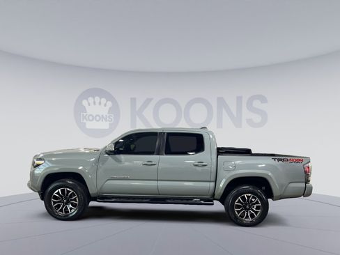 Used 2022 Toyota Tacoma TRD Sport image 2