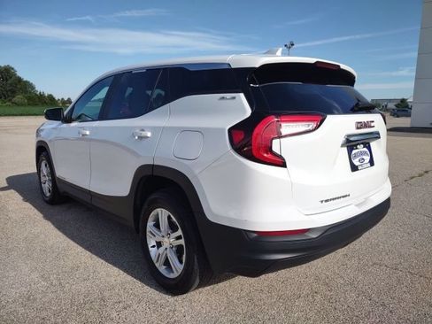 Used 2024 GMC Terrain SLE FWD image 3