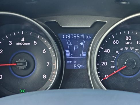 Used 2016 Hyundai Veloster w/ Option Group 03 FWD image 9