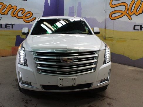 Used 2016 Cadillac Escalade Platinum image 3