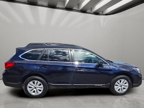 Used 2018 Subaru Outback 2.5i Premium image 11