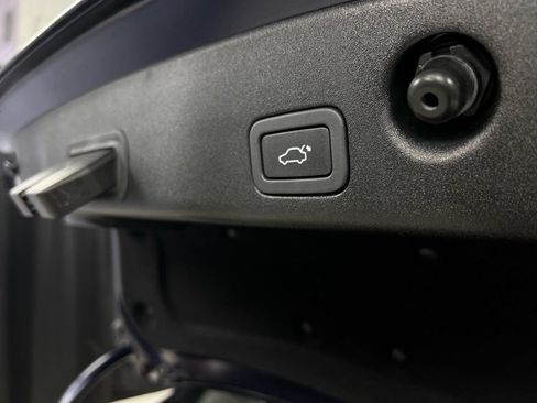 Used 2015 Jaguar XJ AWD/4WD image 32
