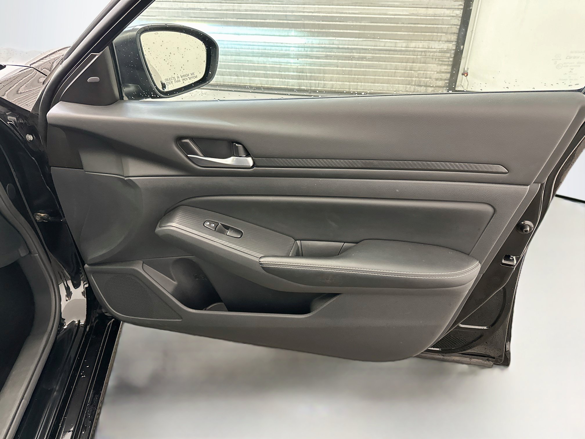 Used 2025 Nissan Altima 2.5 SV FWD image 32