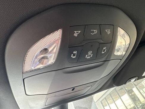 Used 2025 Chrysler Pacifica Select FWD image 14
