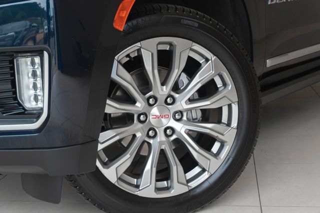 Used 2023 GMC Yukon Denali AWD/4WD image 2