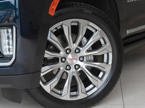 Used 2023 GMC Yukon Denali AWD/4WD image 2
