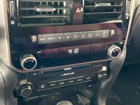 Used 2023 Lexus GX 460 Premium w/ Premium Package image 15