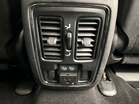 Used 2021 Jeep Grand Cherokee Limited image 19