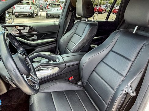 Used 2023 Mercedes-Benz GLS 450 4MATIC image 9