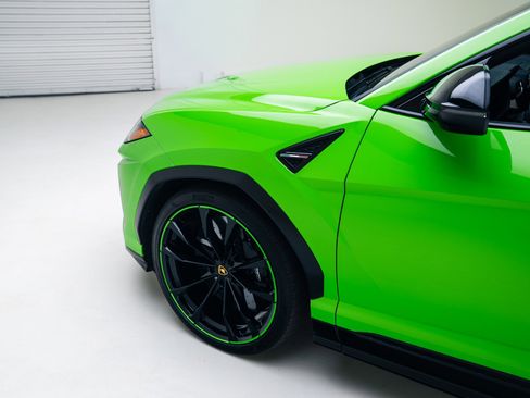 Used 2021 Lamborghini Urus image 16