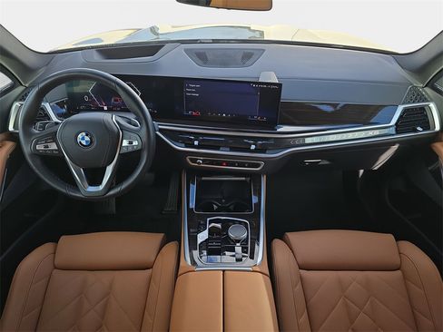 Used 2025 BMW X5 xDrive50e image 10