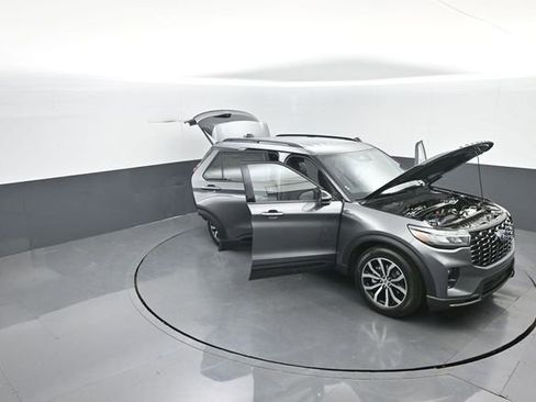 New 2026 Ford Explorer ST-Line image 35