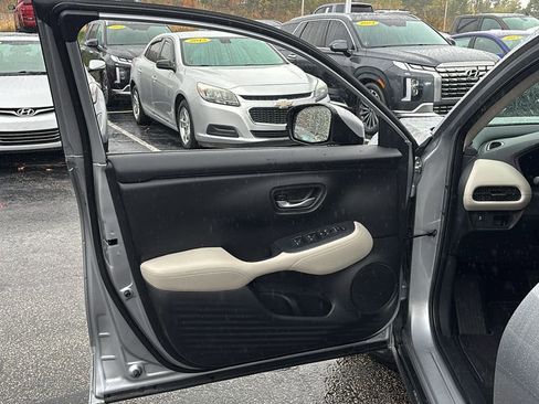 Used 2025 Honda HR-V LX image 11